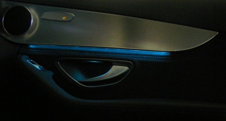 Foto: Ambientebeleuchtung (polar) in der Mercedes Benz C-Klasse Avantgarde Baureihe C 205